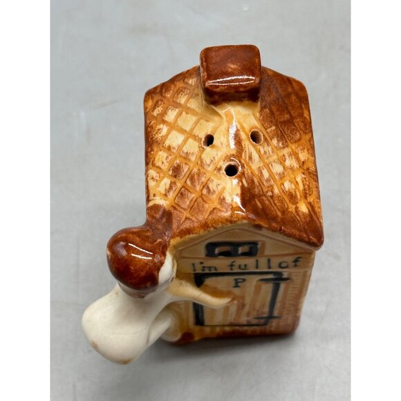 Vintage Ceramic Outhouse Salt & Pepper Shakers With Brown Roof And Figurines REA - Picture 4 of 9